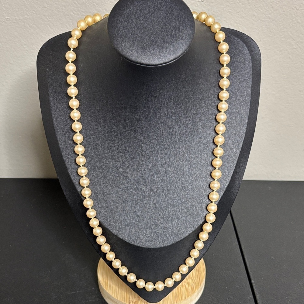 Miriam Haskell Patent Faux Glass Pearl Hand Knotted 1960s Necklace Vintage​